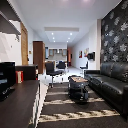 Center Properties - Modern Two Bedroom With A Hot Tub And Amazing Location