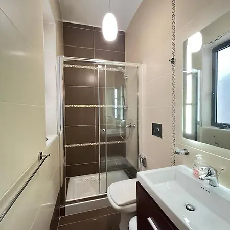 Center Properties - Modern Two Bedroom With A Hot Tub And Amazing Location *