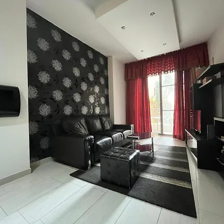 Center Properties - Modern Two Bedroom With A Hot Tub And Amazing Location Apartment